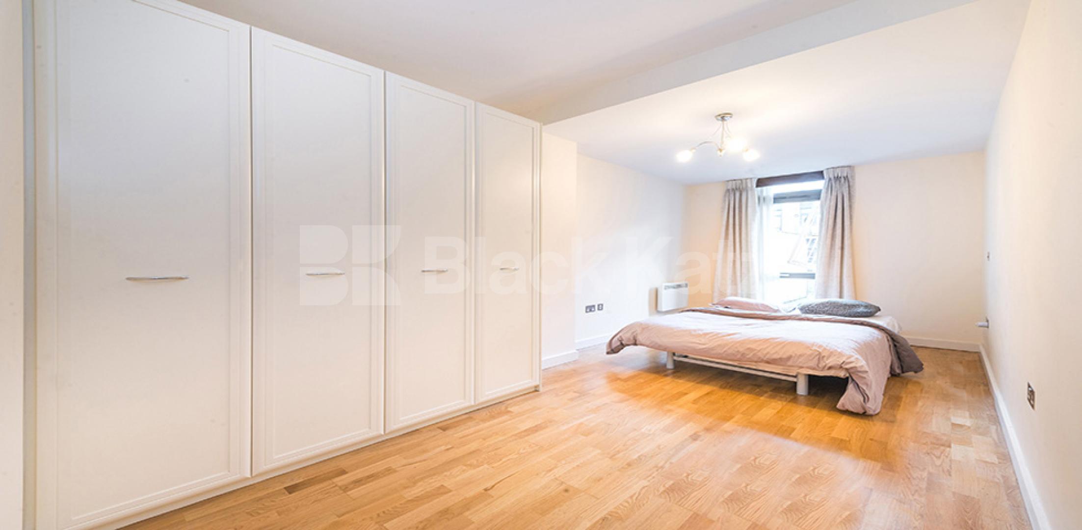 			STUNNING TWO BED WITH ROOF TERRACE!, 2 Bedroom, 1 bath, 1 reception Flat			 Axminster Road, HOLLOWAY